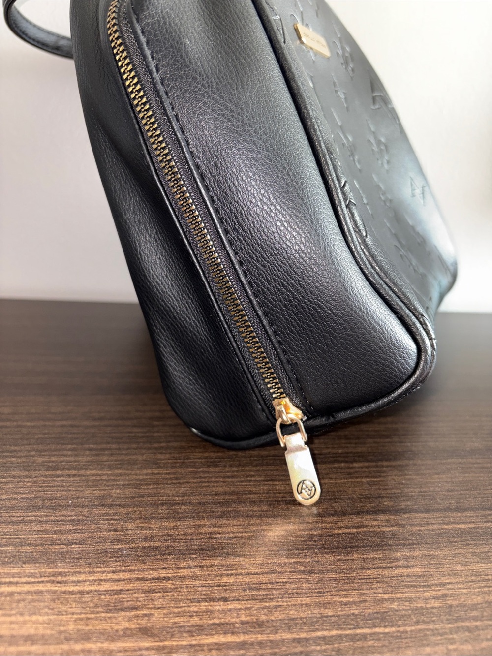 Adrienne Vittadini Cosmetic Case & Pouch 🖤 - Picture 4 of 11